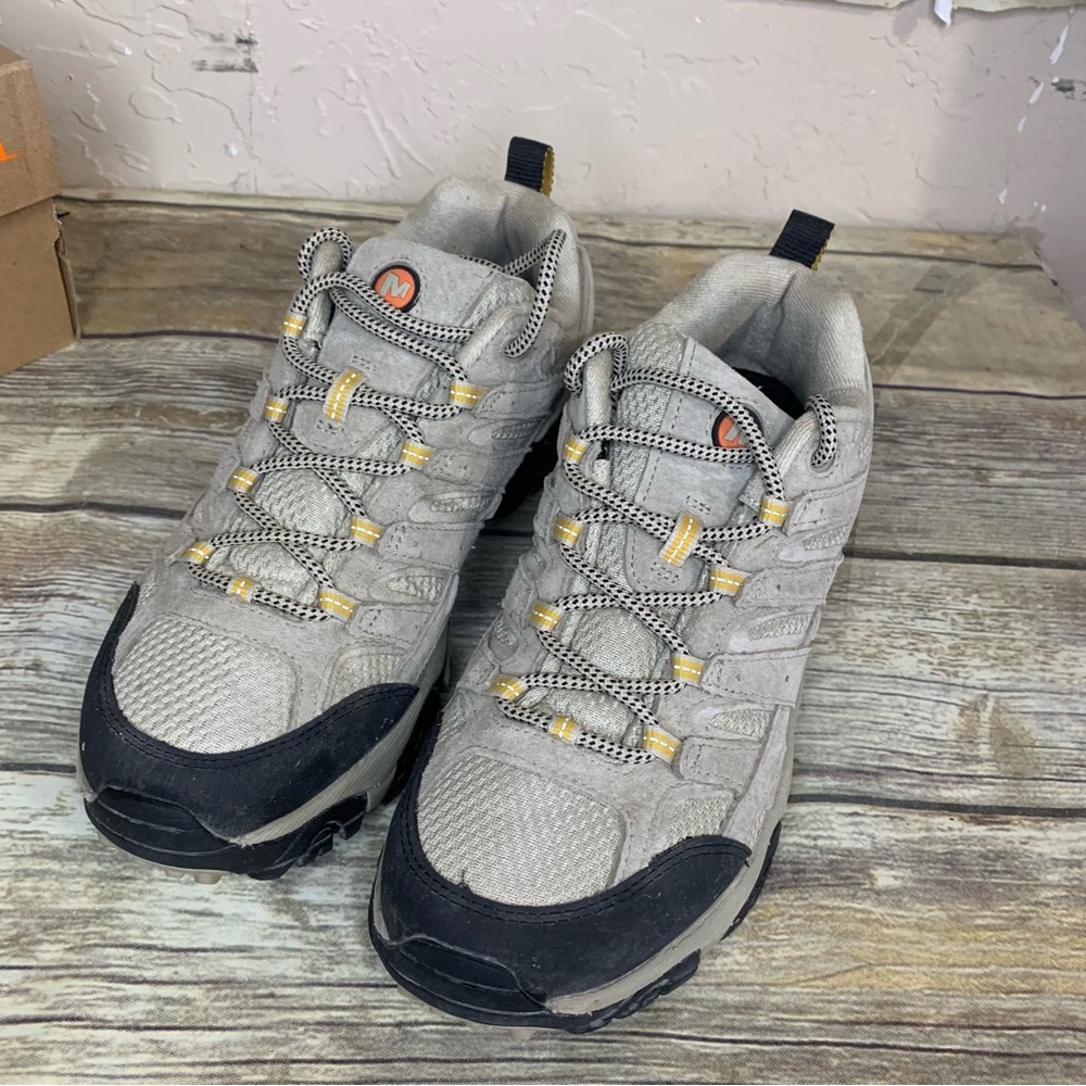 Merrell hiking shoes Moab 2 vent taupe womens 8 to 8.5